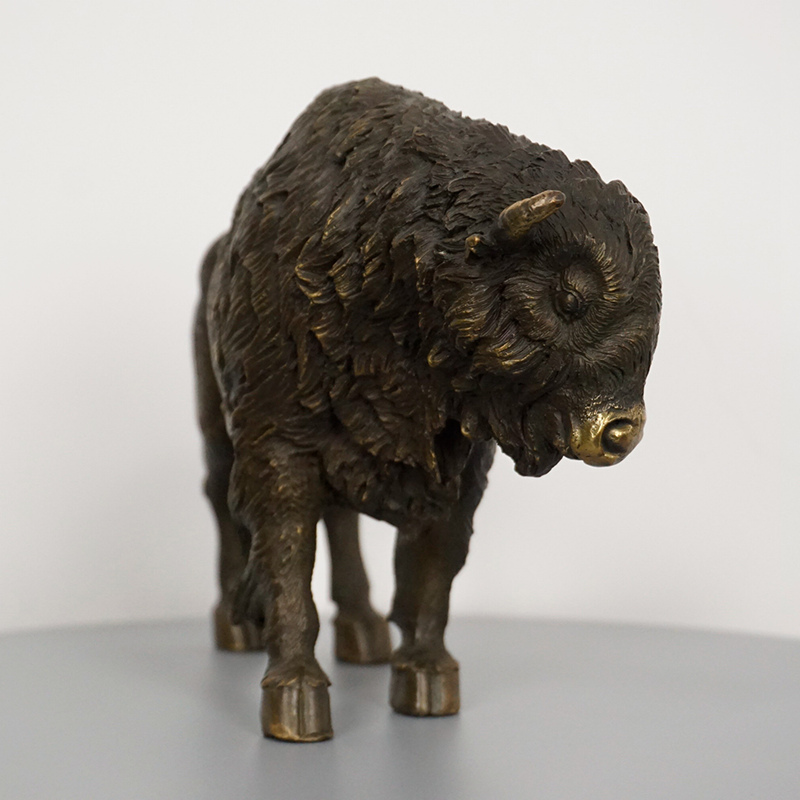 Bronze Bull Sculpture Desktop Decoration Metal Artwork