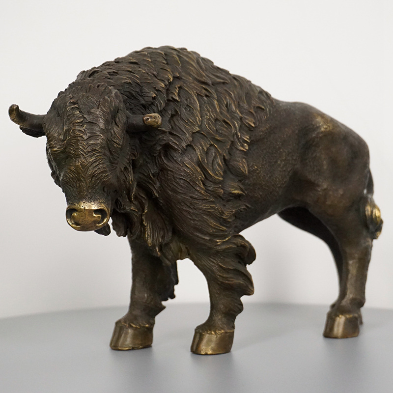Bronze Bull Sculpture Desktop Decoration Metal Artwork