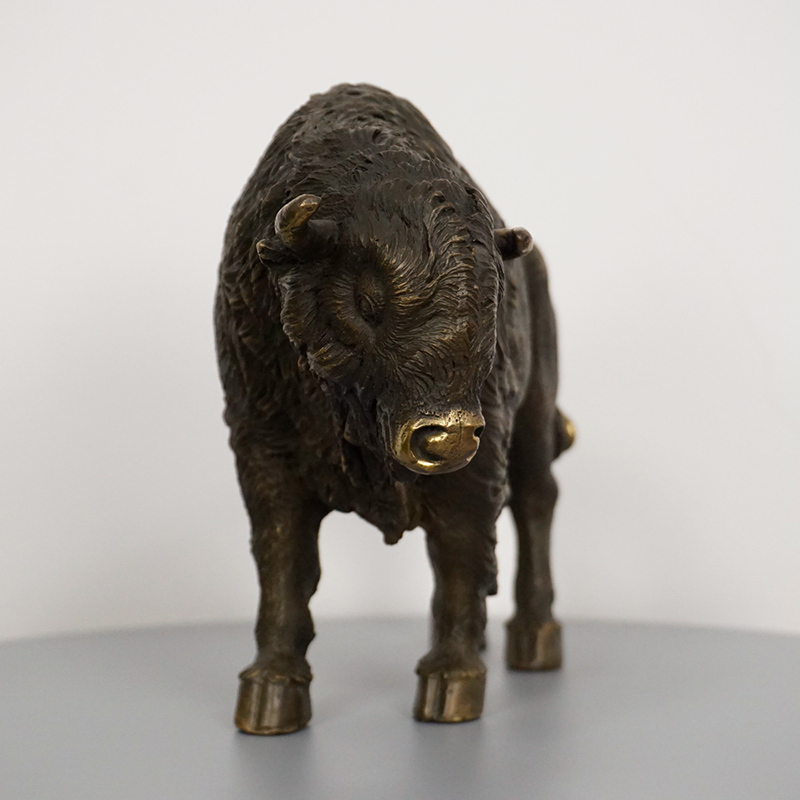 Bronze Bull Sculpture Desktop Decoration Metal Artwork