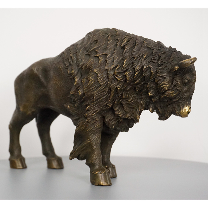 Bronze Bull Sculpture Desktop Decoration Metal Artwork