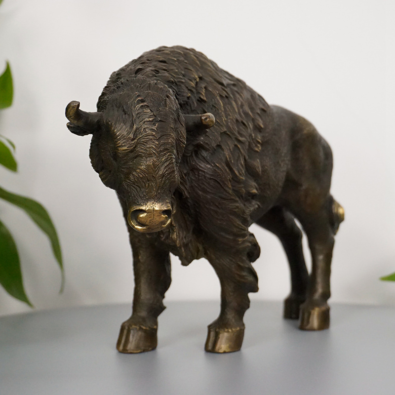 Bronze Bull Sculpture Desktop Decoration Metal Artwork