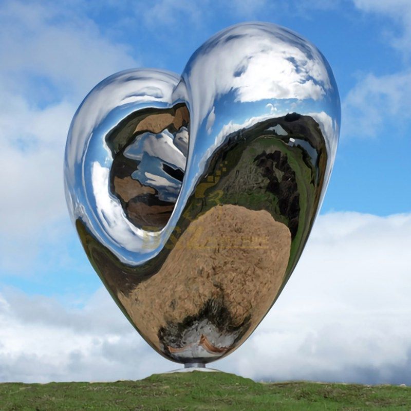 Large outdoor mainstream mirror heart sculpture