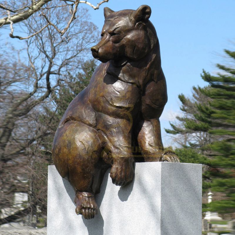 Life size metal animal statue sitting bronze bear sculpture