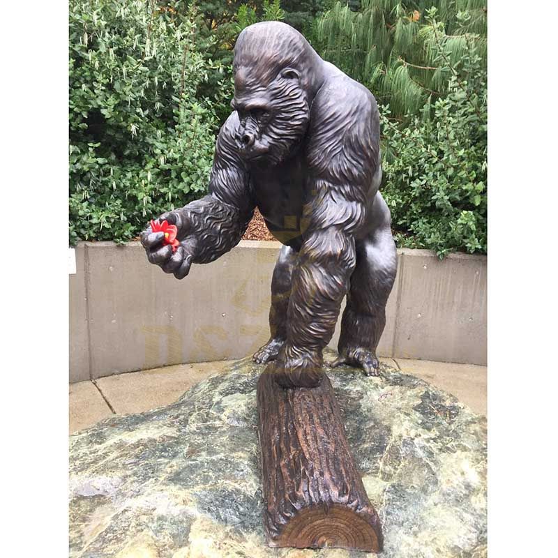 Classic Designs Outdoor Decorative Life Size Bronze Gorilla Sculpture