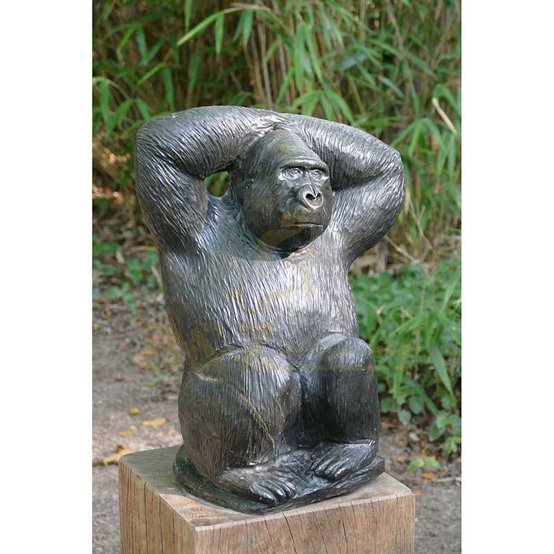 Customized outdoor playground bronze animal gorilla sculptureCustomized outdoor playground bronze animal gorilla sculpture