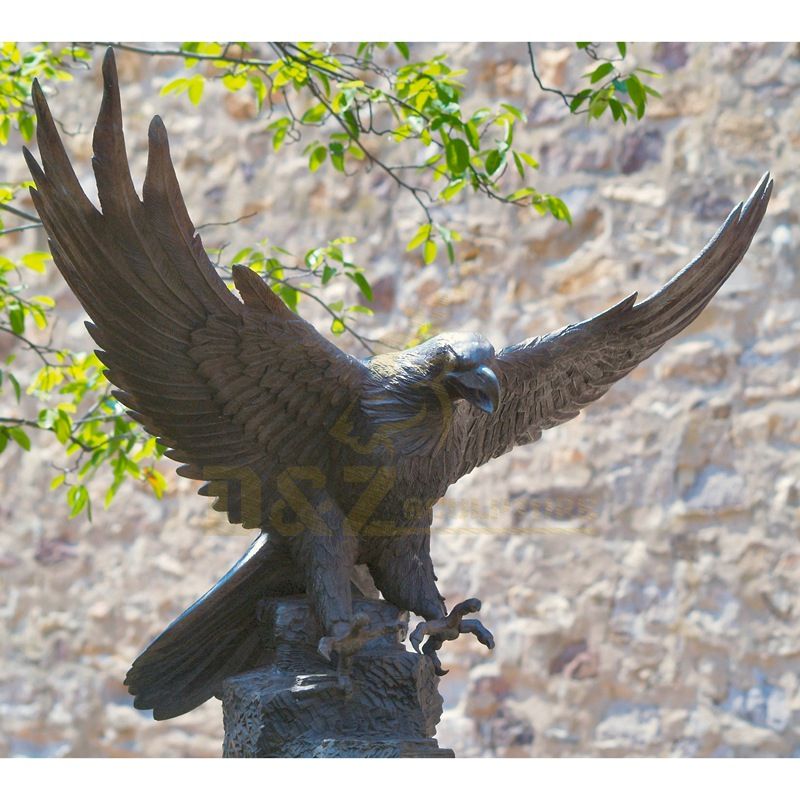 Classic Design Hawk Statue Outdoor Bronze Eagle Sculptures