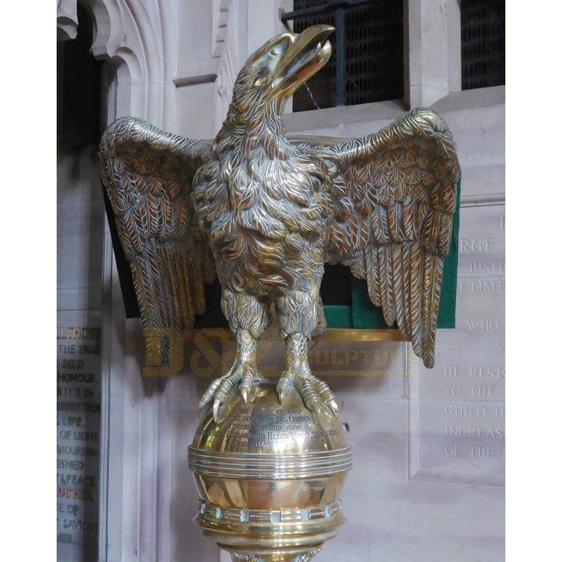 Lifelike Ornamental Landscape Animal Bronze Eagle Sculpture