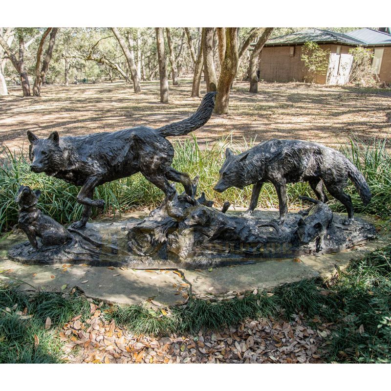 Garden or Theme Park Decoration Life Size Bronze Wolf Sculpture