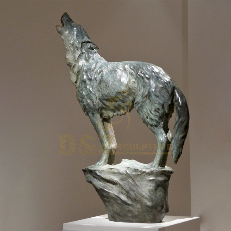 Life Size Animal Western Bronze Wolf Sculpture
