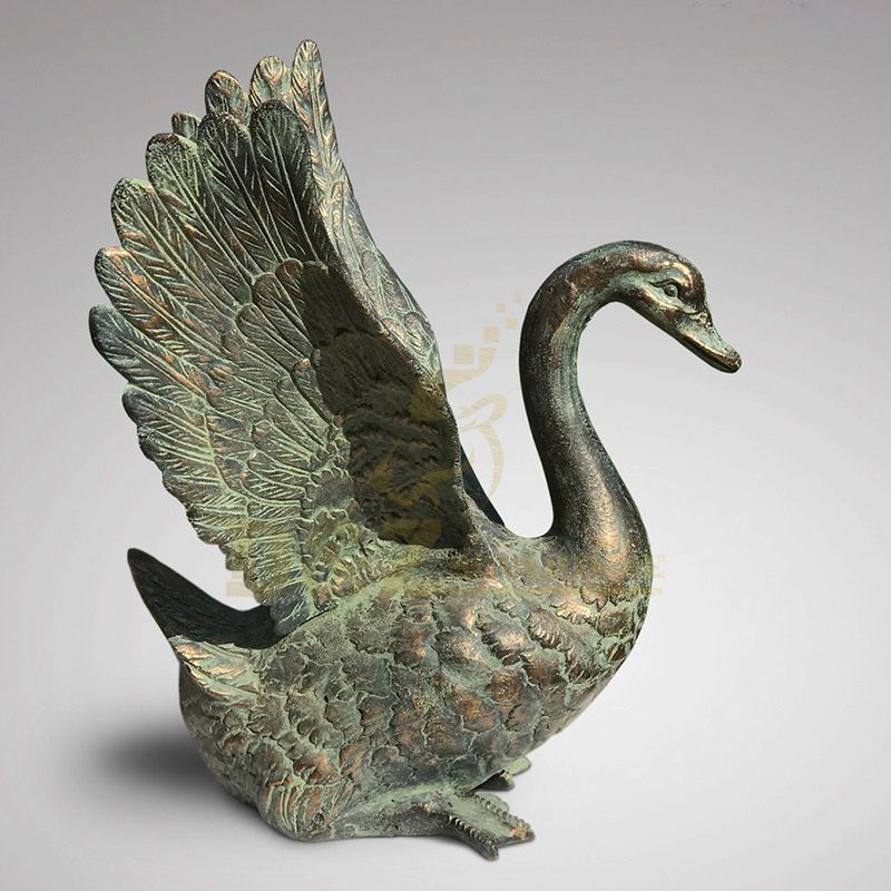 Beautiful Garden Flying Bronze Swan Sculpture