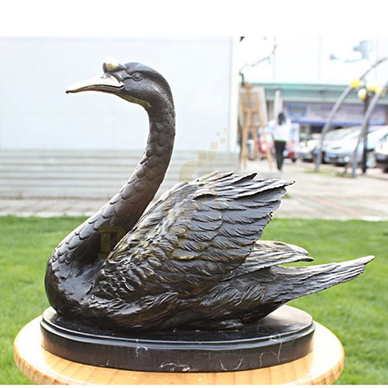 Beautiful Dancing Brass Swan Statue for Garden
