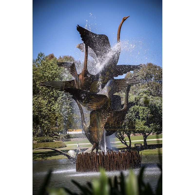 Beautiful Garden Flying Bronze Swan Sculpture