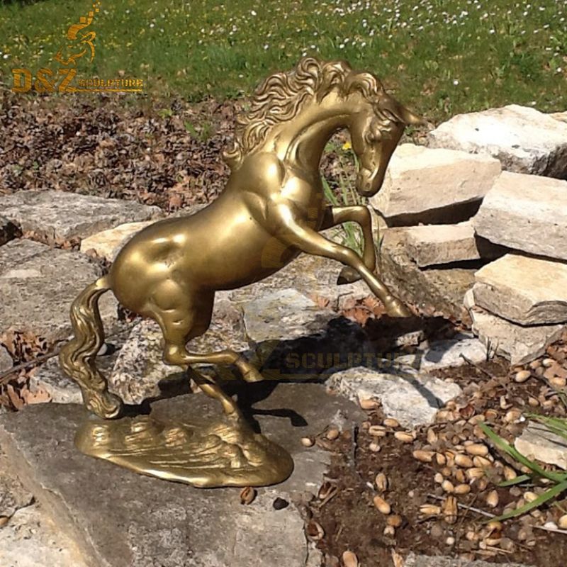 Factory wholesale golden brass horse sculpture garden decoration