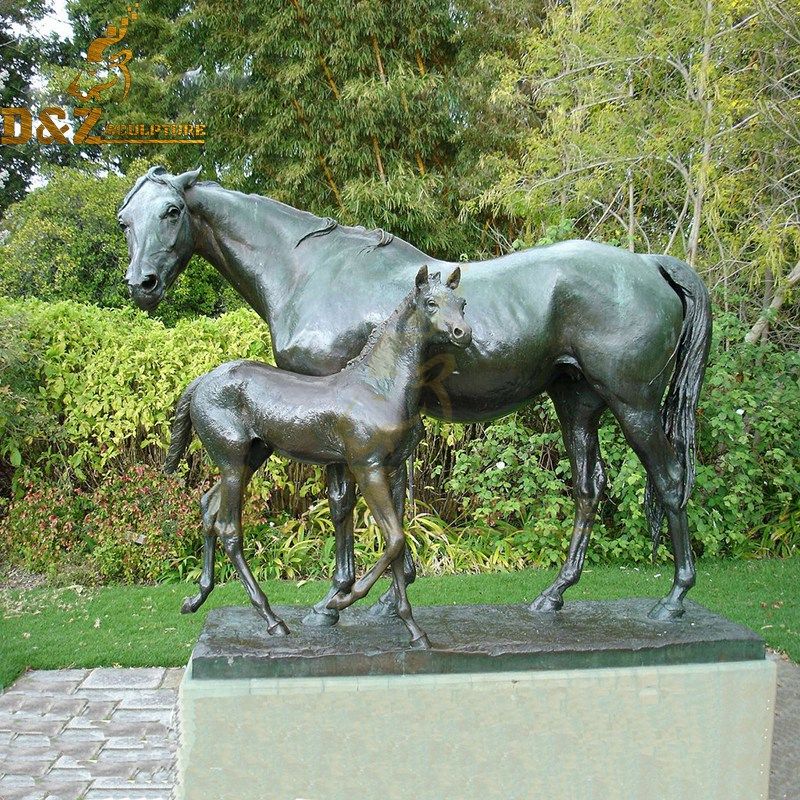 Metal casting garden sculpture mare and foal statue for sale