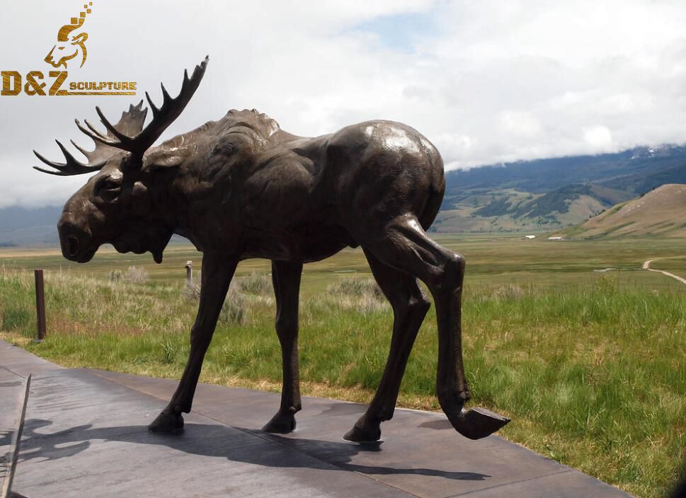 Have you ever seen such a beautiful moose statue?