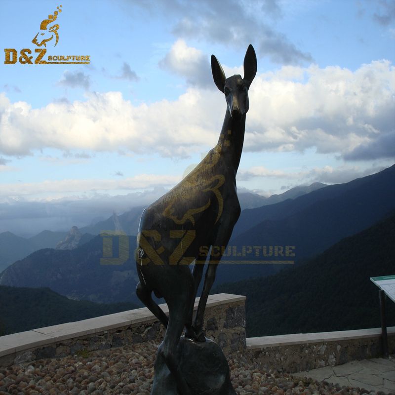 Outdoor life-size roe deer bronze sculpture art decoration for sale