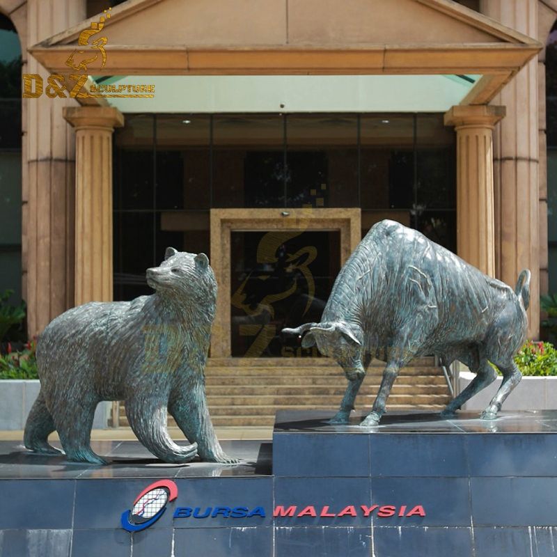 Outdoor exquisite bronze bear and bull statue garden decoration for sale