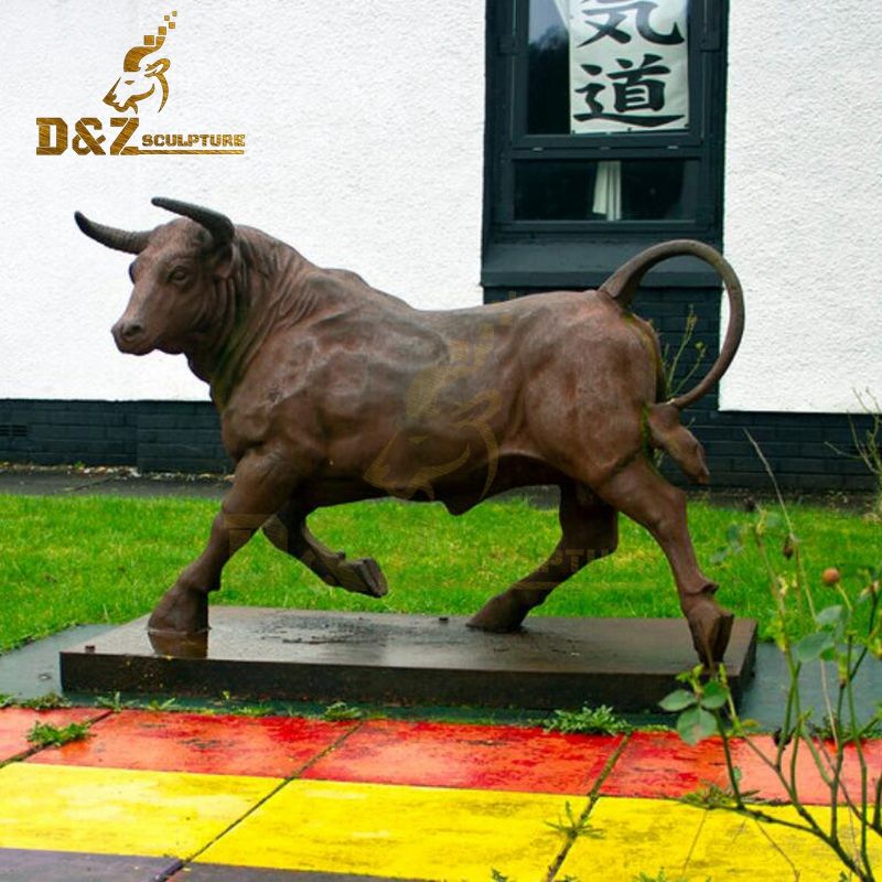 Life-size outdoor garden running bronze cow sculpture for sale