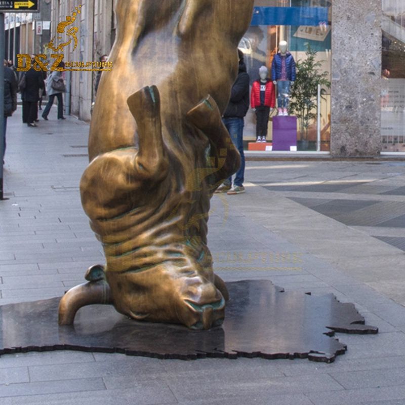 bull statue in chicago