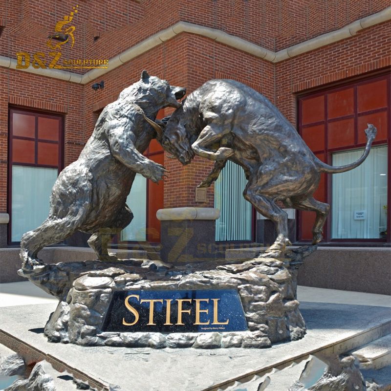 High-quality life-size bronze bull and bear fighting sculpture