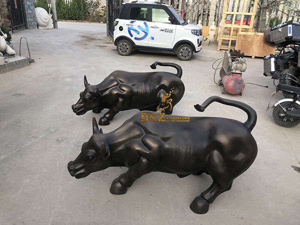 Hot sale best quality modern indoor outdoor decor small size wall street bull sculpture