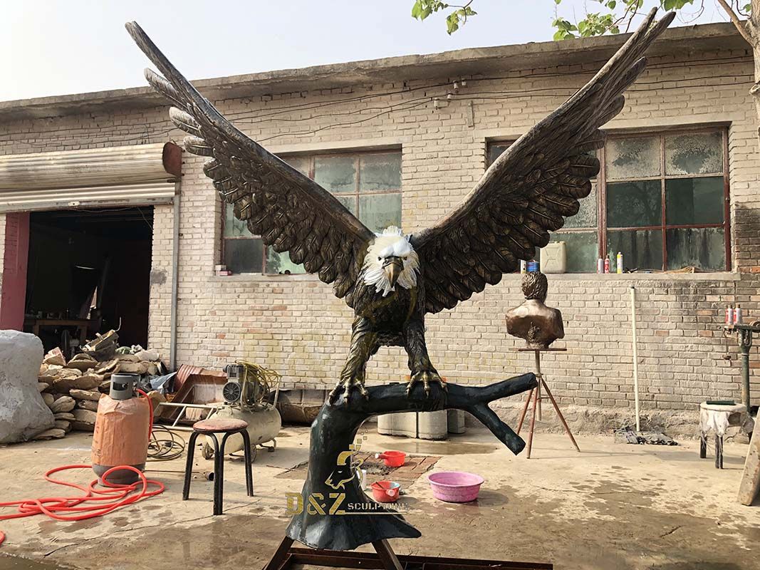 Large size metal casting hot sale garden decoration eagle sculpture