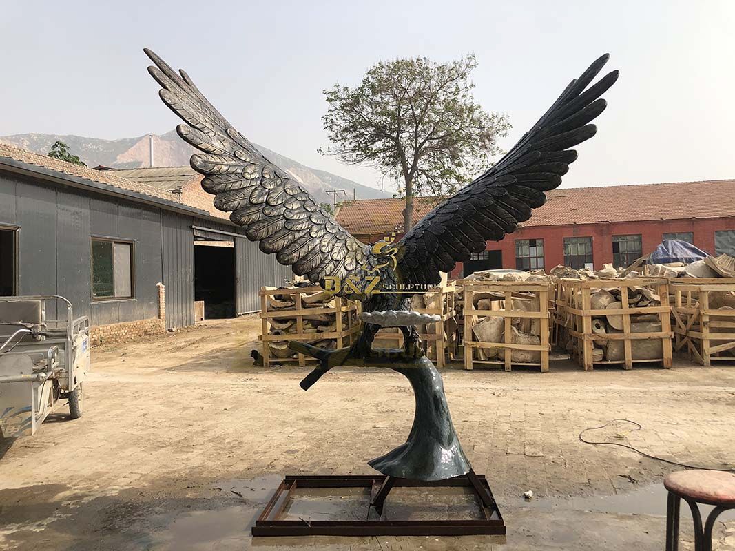 Large size metal casting hot sale garden decoration eagle sculpture